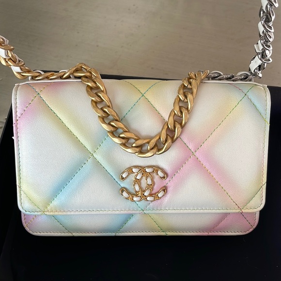 Chanel 22p rare wallet on chain crossbody bag multi color pastel white pink - Picture 1 of 11